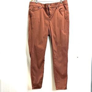 Torrid Feel The Fit Bombshell Skinny Size 20T
Copper Rust colour  unique